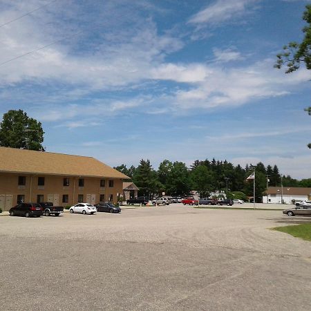 Oakridge Motel Newaygo Exterior photo
