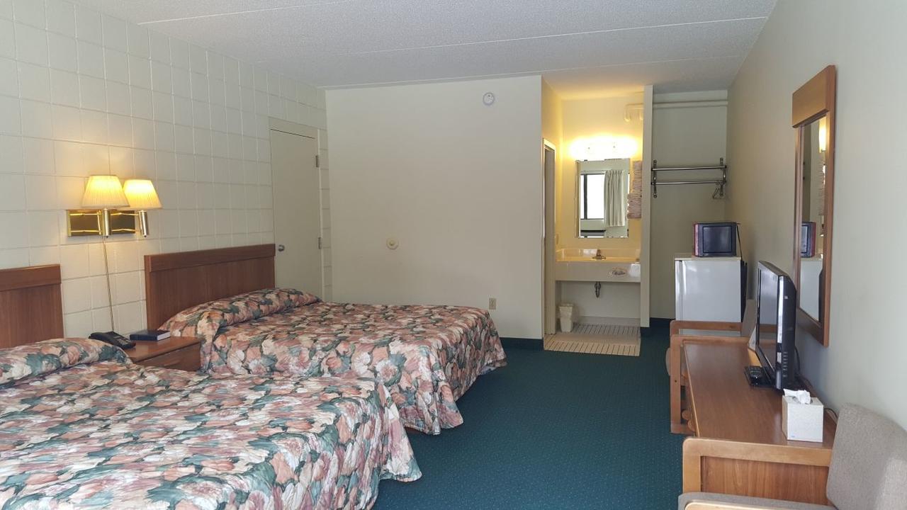 Oakridge Motel Newaygo Exterior photo