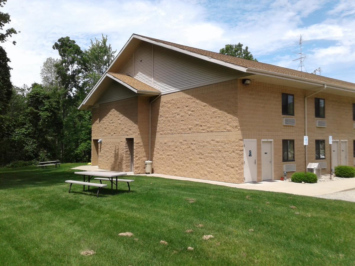 Oakridge Motel Newaygo Exterior photo