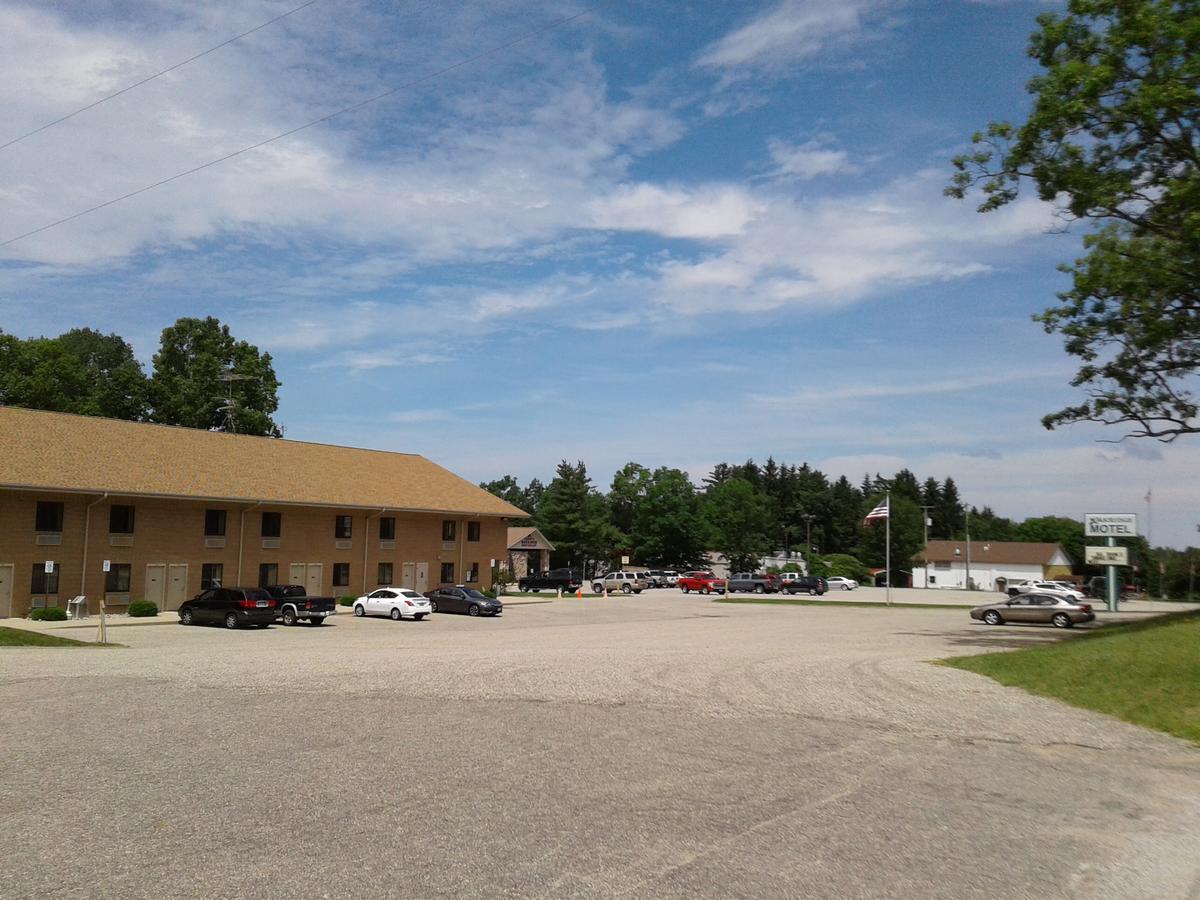 Oakridge Motel Newaygo Exterior photo